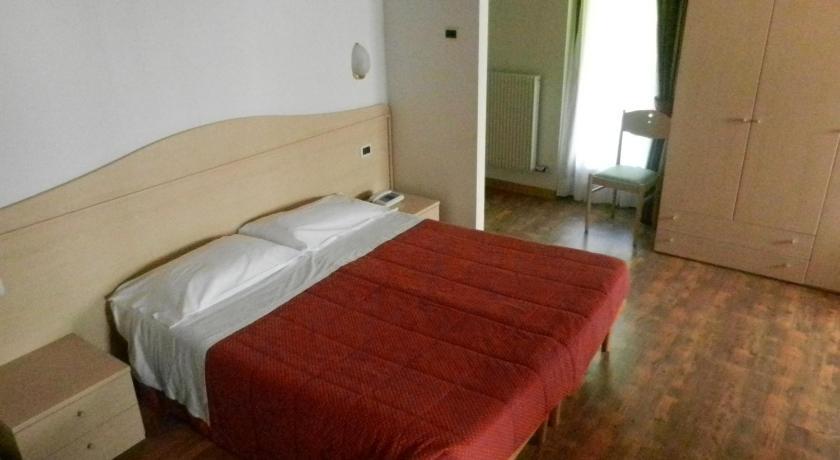 Maffei Hotel Pinzolo Szoba fotó
